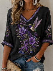 Damen-T-Shirt in Lila mit Blumen- und Kolibri-Print, halbarm, V-Ausschnitt, zur Sensibilisierung für die Alzheimer-Krankheit