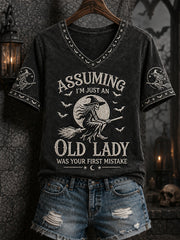 Frauen-Lustiges Halloween-Hexen-T-Shirt mit Aufdruck: „Zu glauben, ich sei nur eine alte Dame, war dein erster Fehler“ – lässiges V-Ausschnitt‑T‑Shirt