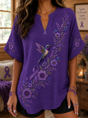 Damen-Shirt mit violetter Blumen- und Kolibri-Print-Aufmachung zur Sensibilisierung für die Alzheimer-Krankheit, V-Ausschnitt